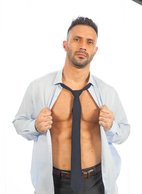 Gay Undressing Pics
