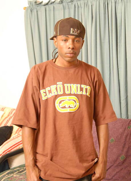 Pretty boy Mike Hart and ebony stud Mr Darvin have a good interracial sex