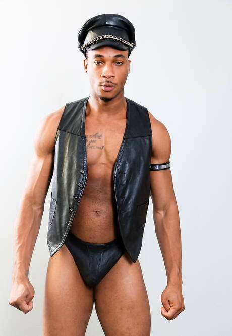 American otter Chris Harder and black hunky guy Trent King fuck ass after interracial sucking