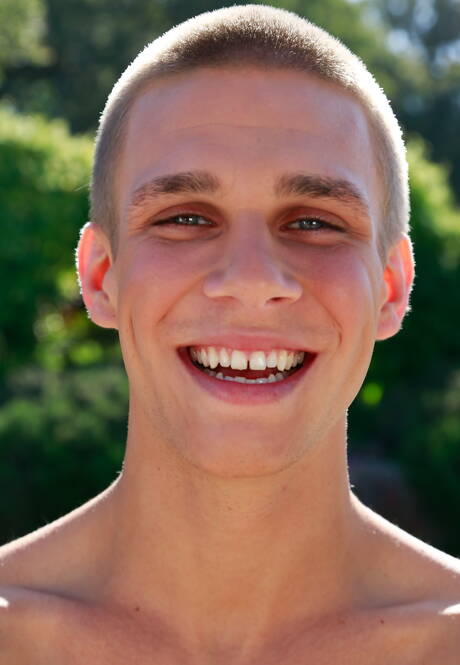 Gay Outdoor Pics