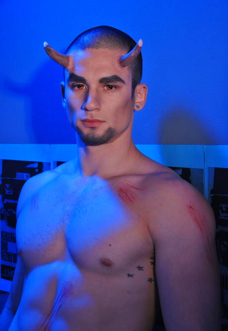 Pretty american guys superstud Kevin Crows and husky guy Anthony Romero have a good sex in bath