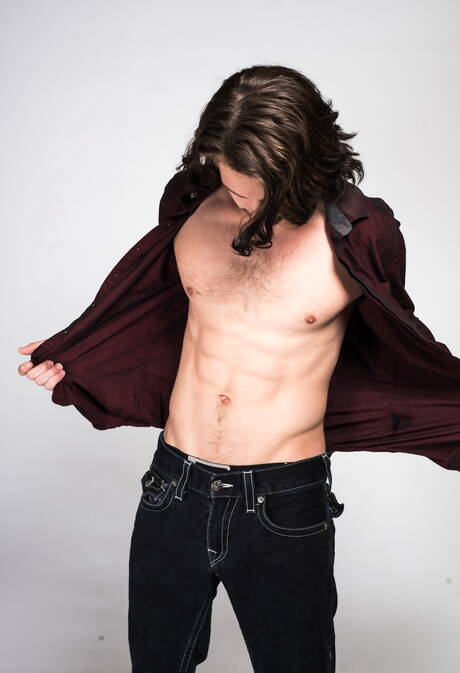 American hairy stud Duncan Black playing with dick outdoor