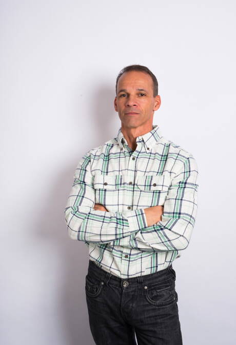 Two american guys beefy Nick Capra and superstud Rodney Steele undressing and showing butt