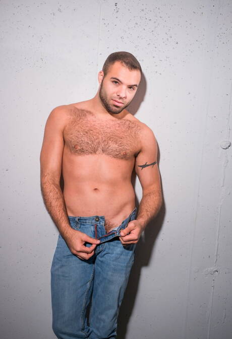 Gay Undressing Pics