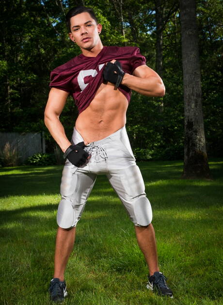 Sexy americans, tough guy Ethan Slade and muscular Hugh Hunter get naked and showing nice butt outside