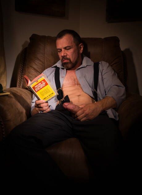 American tough guy Max Sargent having a pleasure