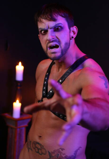 Pretty american boys well-built Phenix Saint and hot bear Jake Jennings make a love