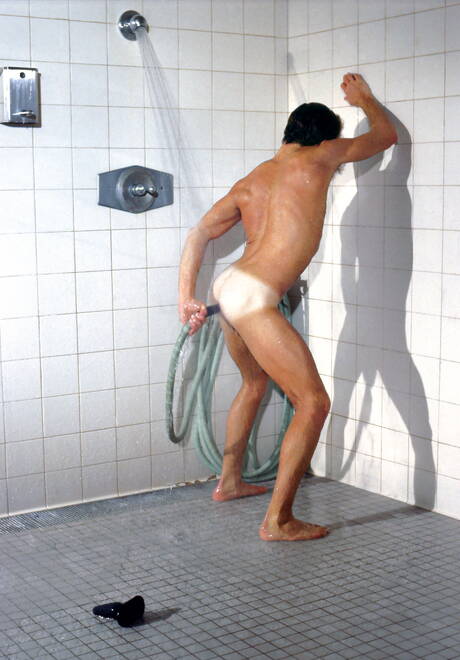 Gay in Shower Pics