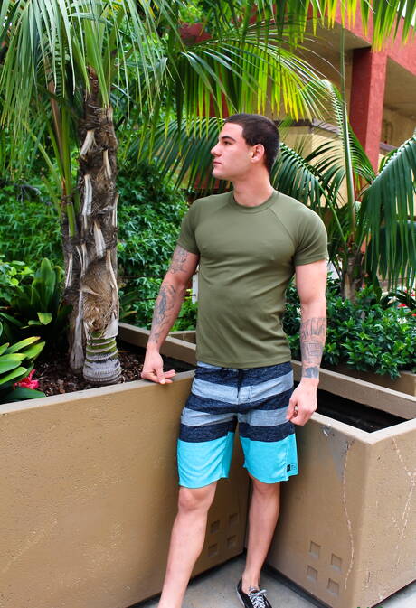Gay Undressing Pics