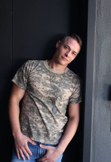 American muscular Aston Springs posing naked and showing his butt outside