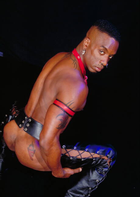 Sensual guy Jason Branch and sensual dude Simon Cox have a good interracial anal sex with fisting