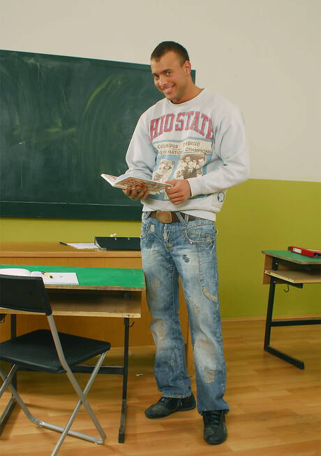 Hungarian hunk Jason Visconti get naked and showing his ass