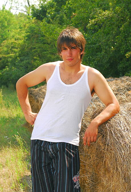 Gay Undressing Pics