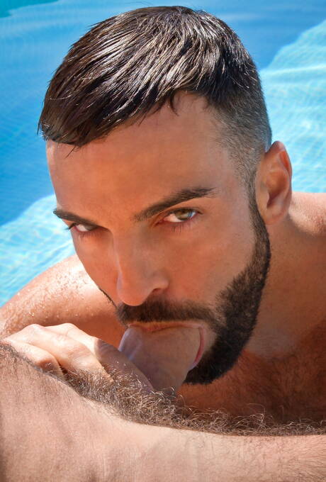 Spanish strongman Abraham Al Malek and spanish otter Dario Beck in hot homosexual scene at pool