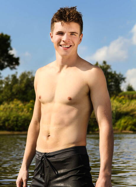 Canadian bull Jack Kross and beefcake Bellamy Bradley fuck ass after sucking dick at the pool