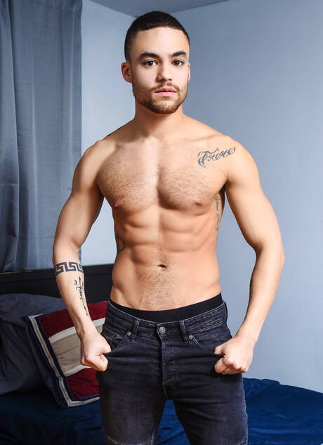 Nice american guys muscular Damien Stone and tough guy Beaux Banks have a hot couple scene outdoor