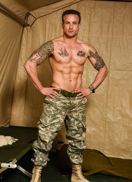 Hot guys Aspen, Damien Kyle and Tanner Tatum in hard threesome sex outside