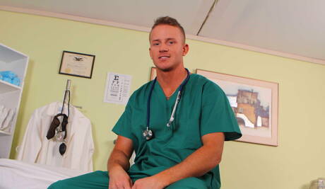 American husky guy Hayden Richards and superstud Ian jump on cock with fisting