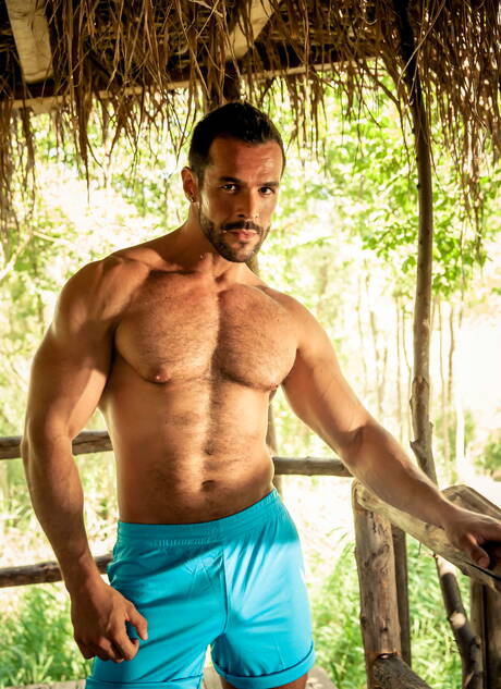 English stud Paddy Obrian and latin gay bear Denis Vega in hot anal sex outdoor