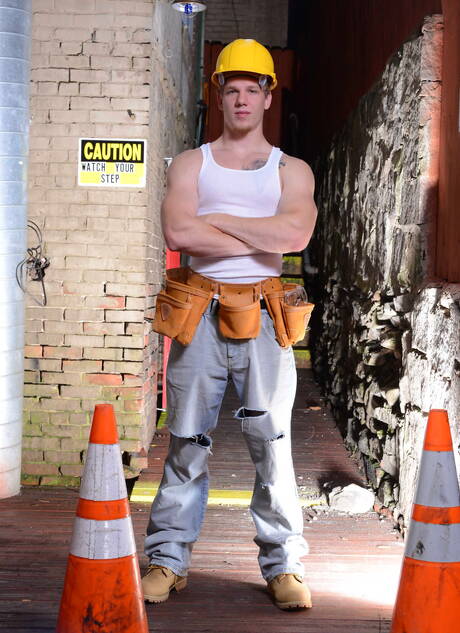 Pretty american guys beefcake Johnny Forza and twink Matthew Ryder shows a sturdy body