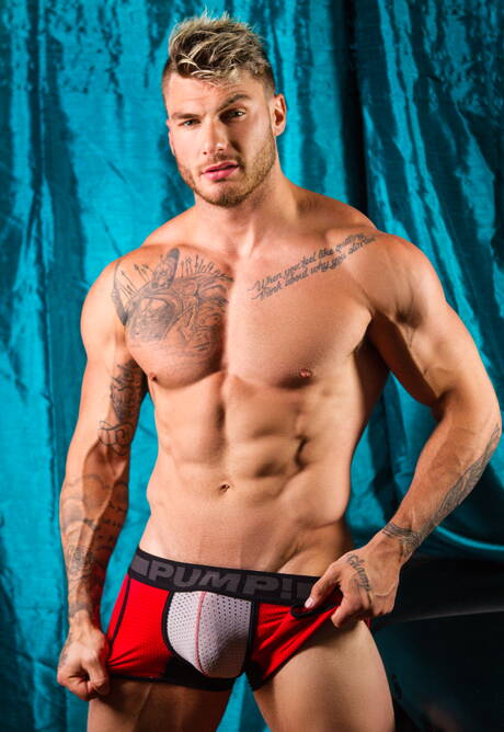 Canadian husky guy William Seed and english otter Drew Dixon fuck ass after sucking dick