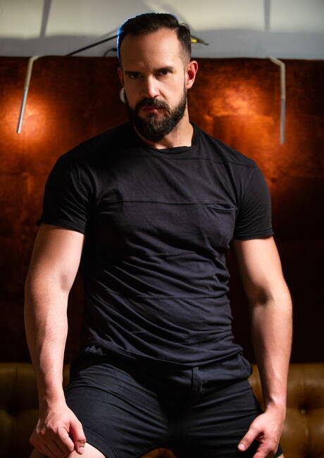 Superstud Dann Grey and brazilian mature bear Andy Onassis fuck ass after sucking