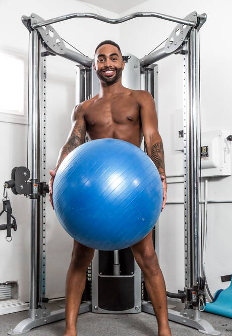 Pretty american guys muscular Remy Cruze and muscular Tyler Roberts fuck ass after interracial sucking