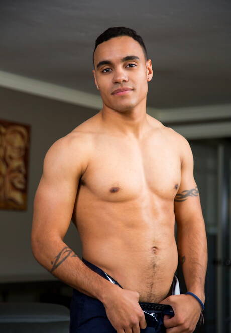 American stars strongman Dante Martin and well-built Anthony Moore make an interracial love in the kitchen