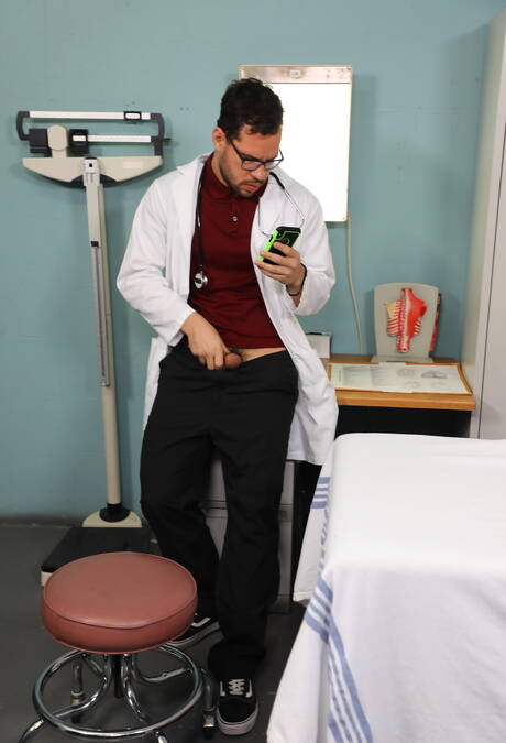 Latino strongman Cesar Rossi and latin otter Angel Ventura sucking and fucking each other