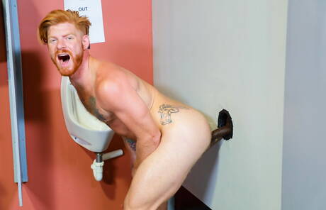 Sexy americans, strongman Bennett Anthony and beefy Aaron Trainer make an interracial love in bath