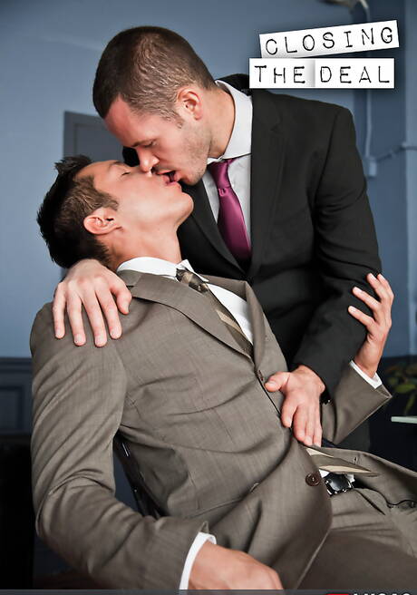 American husky guy Seth Treston and russian tough guy Valentin Petrov have a good anal sex