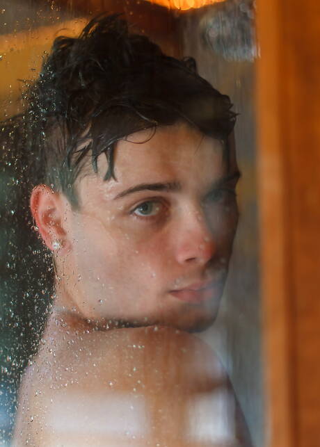 Gay in Shower Pics