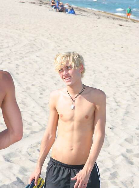 Gay Beach Pics