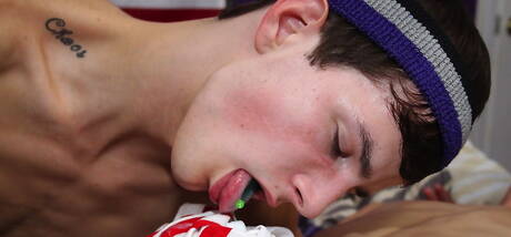 American young dude Jasper Robinson and beefcake Danny Tatum have a hot sex