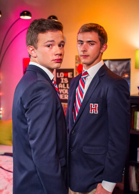 Gay Undressing Pics
