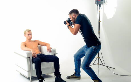 Sexy americans, muscular Max Carter and hairy stud Tommy Defendi in hot ass bang