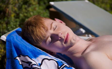 American pornstars twink Kyler Ash and pretty boy Evan Parker in hard anal sex outdoor