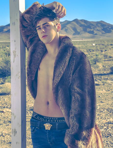 Gay Undressing Pics