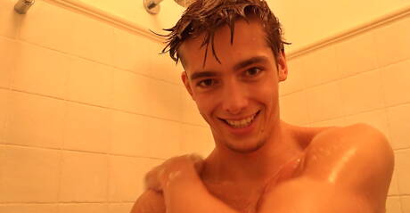 Gay in Shower Pics