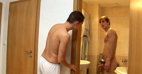 Czech young dude Kevin Ateah and stud Mario Ricci in hot homosexual scene in bath
