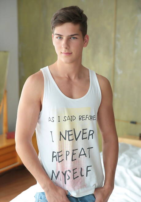 Hunk Wayne Taub undressing and showing nice butt