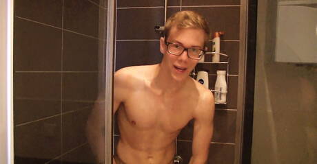 American young boy Rick Lautner and russian muscular Dalton Briggs like to do a handjob in bathroom