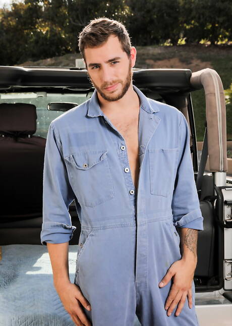 Shameless guys Justin Matthews, Carter Woods and Steve Rickz in threesome fuck action outdoor