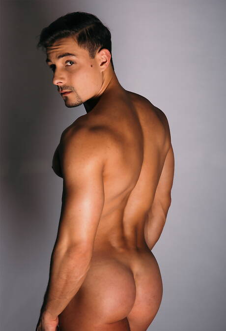 Canadian well-built Carter Dane and french bull Chris Loan in hard anal sex