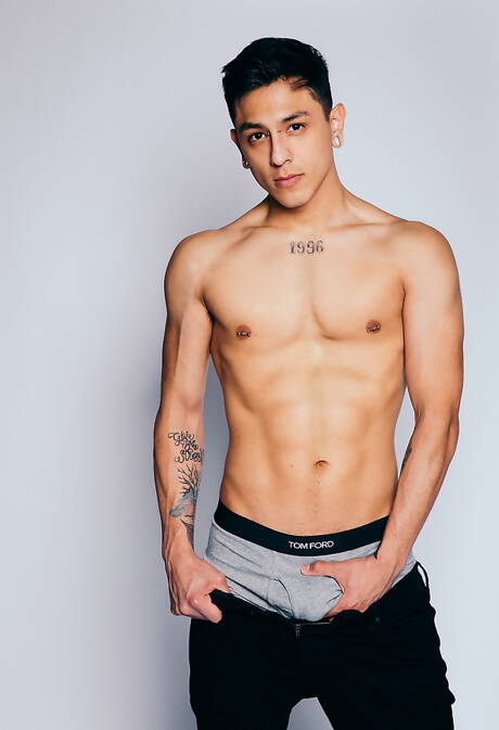 Beefcake Damian Grey and latin beautiful boy Mateo Vice fuck ass after blowjob