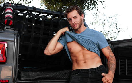 Famous americans, superstud Carter Woods and beefy Isaac Parker fuck after blowjob and fisted outside