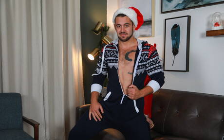 Hot american guys beefy Dante Colle and hairy stud Leeroy Jones have a hot couple scene