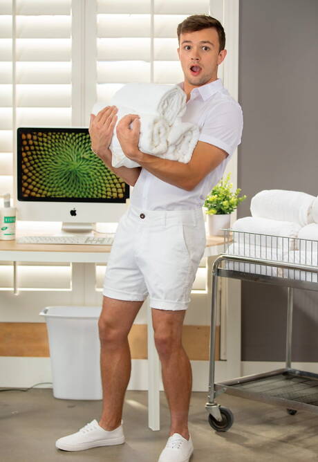 Nice american buddies beefcake Arad Winwin and muscular Logan Cross have anal sex