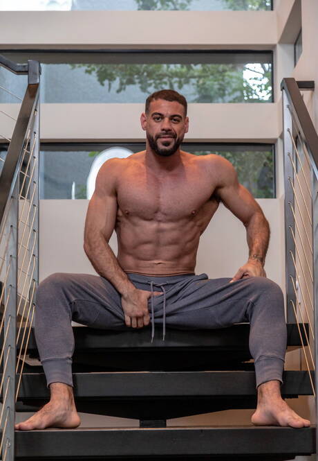 Hot american guys tough guy Dillon Diaz and gay bear Ricky Larkin in blowjob scene in the pool