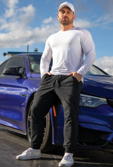 Shameless guys Skyy Knox, Beau Butler and Tony Dangelo drilling an ass outside